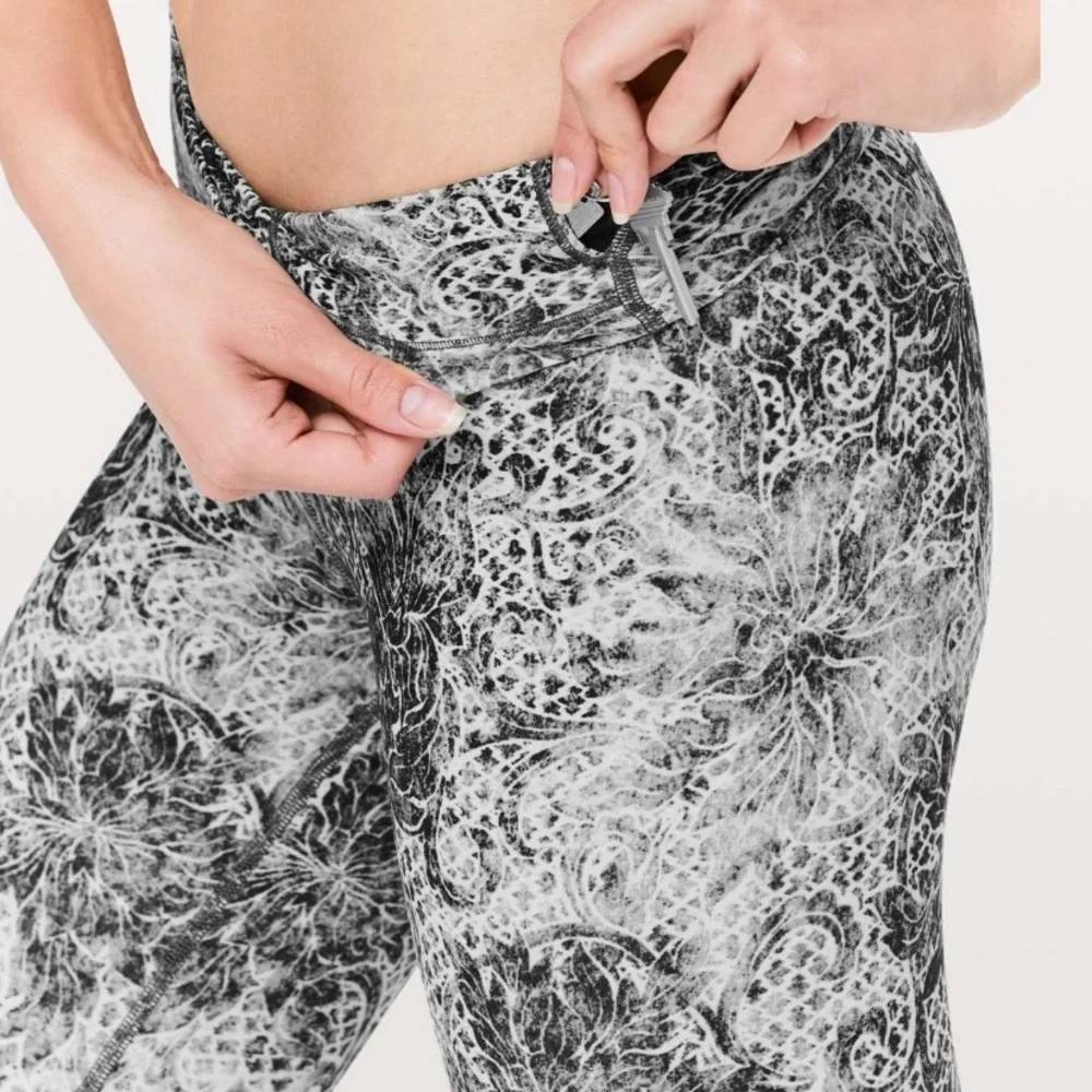 lululemon athletica excellent preowned